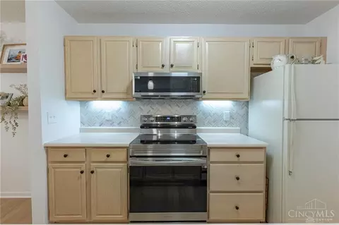 Kitchen - 6561 Brigham Sq, Centerville, OH 45459 photo 5 of 7