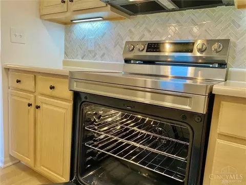 Kitchen - 6561 Brigham Sq, Centerville, OH 45459 photo 7 of 7