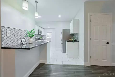 Entry Way - 6503 Ledge St, Cincinnati, OH 45227 photo 2 of 3