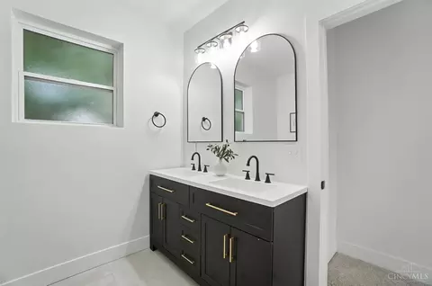 Bath - 3620 Trimble Ave, Cincinnati, OH 45207 photo 7 of 12