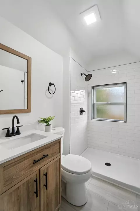 Bath - 3620 Trimble Ave, Cincinnati, OH 45207 photo 11 of 12