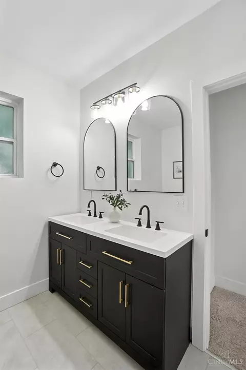 Bath - 3620 Trimble Ave, Cincinnati, OH 45207 photo 8 of 12