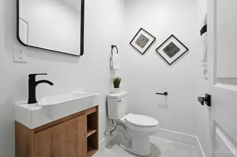 Bath - 3620 Trimble Ave, Cincinnati, OH 45207 photo 4 of 12