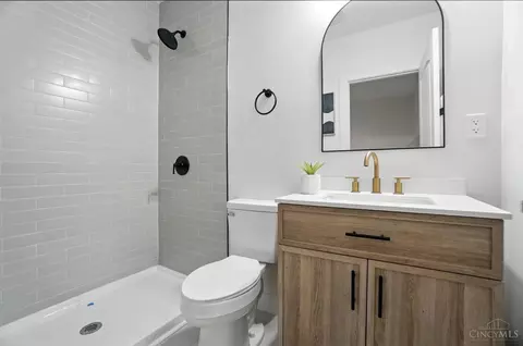 Bath - 3620 Trimble Ave, Cincinnati, OH 45207 photo 1 of 12