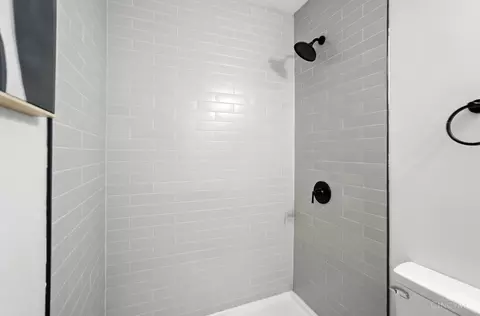 Bath - 3620 Trimble Ave, Cincinnati, OH 45207 photo 2 of 12