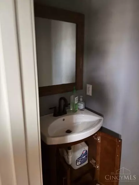 Bath - 1076 Oak Forest Dr, Morrow, OH 45152 photo 1 of 4