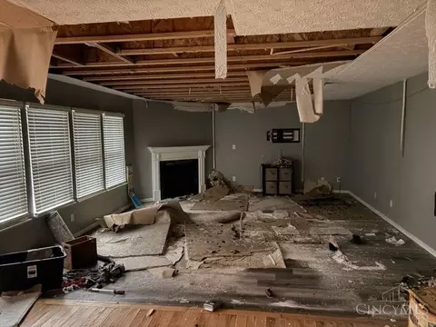 Living - 1076 Oak Forest Dr, Morrow, OH 45152 photo 1 of 2
