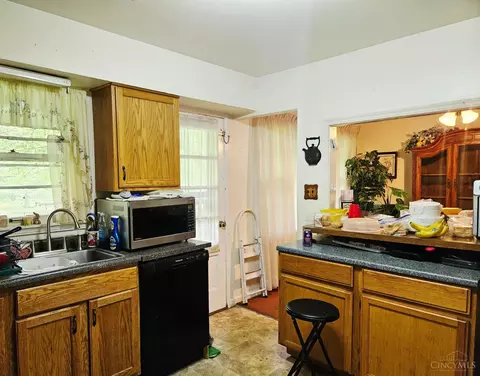 Kitchen - 1130 Flick Ln, Batavia, OH 45103 photo 2 of 2