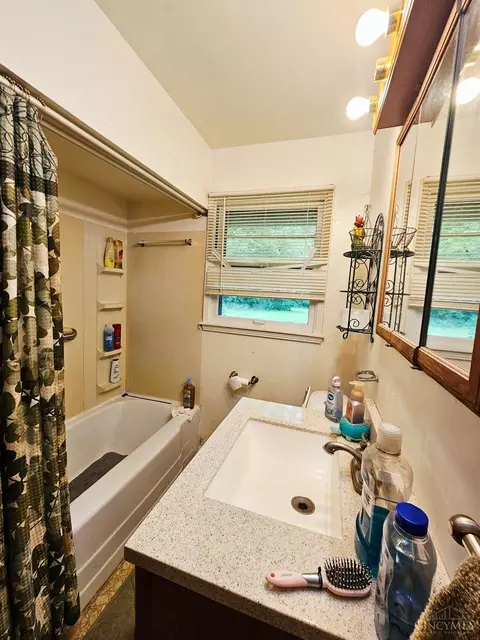 Bath - 1130 Flick Ln, Batavia, OH 45103 photo 1 of 1