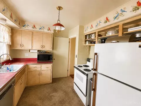 Kitchen - 33 Imbler Dr, Cincinnati, OH 45218 photo 1 of 3