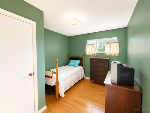Bedroom - 33 Imbler Dr, Cincinnati, OH 45218 photo 2 of 3