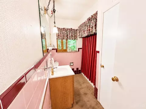 Bath - 33 Imbler Dr, Cincinnati, OH 45218 photo 1 of 1