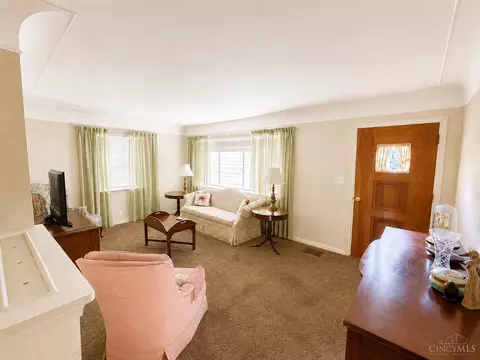 Living - 33 Imbler Dr, Cincinnati, OH 45218 photo 2 of 3