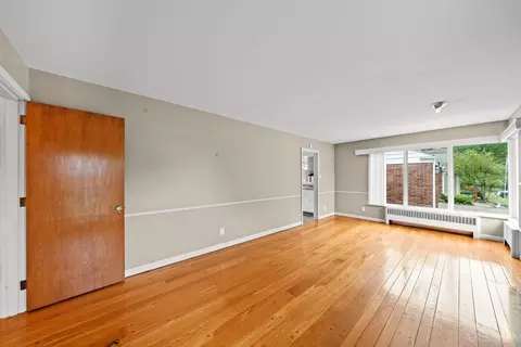 Living - 2100 Miles Rd, Cincinnati, OH 45231 photo 2 of 3