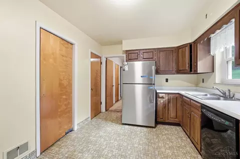 Entry Way - 6262 Betts, Cincinnati, OH 45224 photo 2 of 3