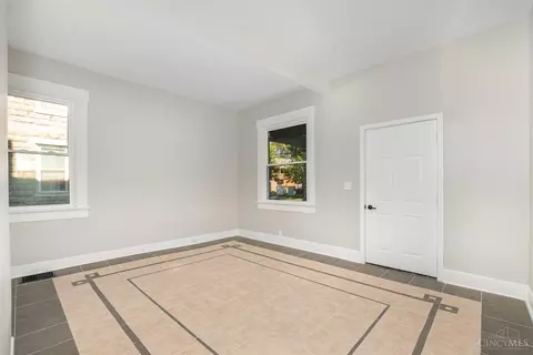 Living - 1421 Jefferson Ave, Reading, OH 45215 photo 2 of 3