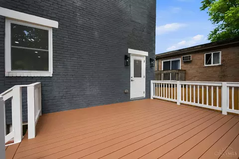 Exterior - 2548 Hackberry St, Cincinnati, OH 45206 photo 7 of 9