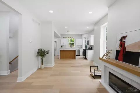 Entry Way - 2548 Hackberry St, Cincinnati, OH 45206 photo 3 of 9