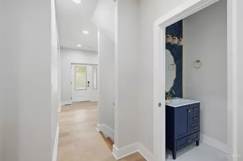 Entry Way - 2548 Hackberry St, Cincinnati, OH 45206 photo 6 of 9
