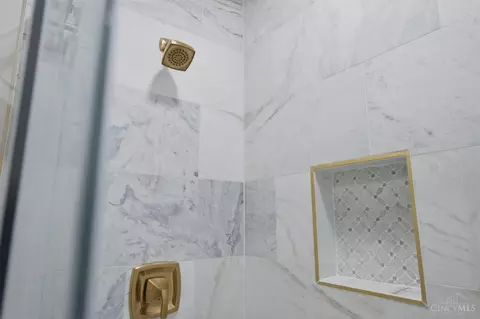 Bath - 2548 Hackberry St, Cincinnati, OH 45206 photo 6 of 6