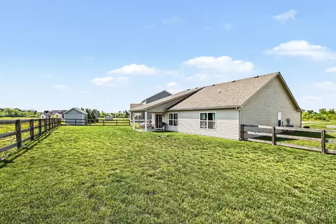 Exterior - 402 Gorham Dr, Hamilton, OH 45013 photo 8 of 11
