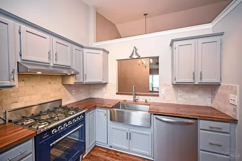 Kitchen - 5461 Hanover Cir, Cincinnati, OH 45230 photo 3 of 4