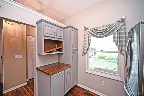 Kitchen - 5461 Hanover Cir, Cincinnati, OH 45230 photo 2 of 4