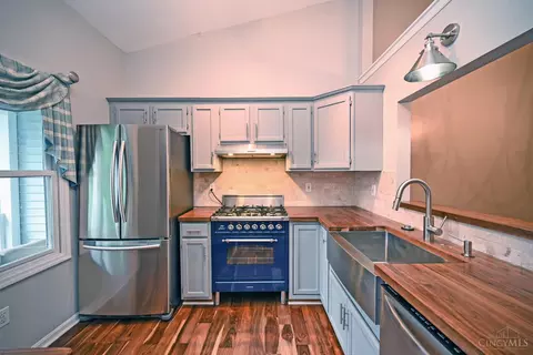 Kitchen - 5461 Hanover Cir, Cincinnati, OH 45230 photo 1 of 4