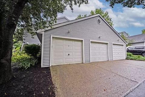 Exterior - 5461 Hanover Cir, Cincinnati, OH 45230 photo 5 of 7