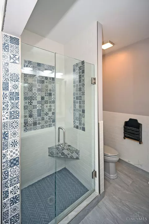 Bath - 5461 Hanover Cir, Cincinnati, OH 45230 photo 3 of 5