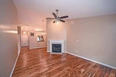 Living - 5461 Hanover Cir, Cincinnati, OH 45230 photo 3 of 4