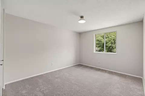 Bedroom - 7969 Saddleback Pl, Maineville, OH 45039 photo 6 of 7