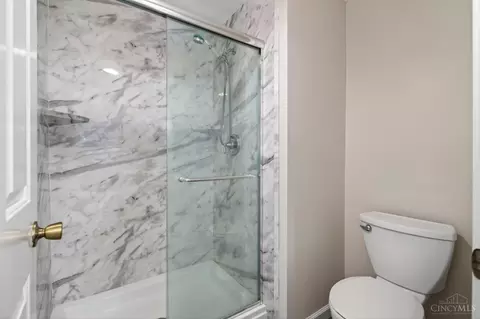 Bath - 7969 Saddleback Pl, Maineville, OH 45039 photo 3 of 5