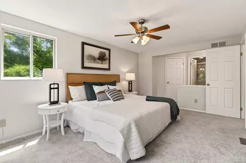 Bedroom - 7969 Saddleback Pl, Maineville, OH 45039 photo 2 of 7