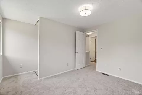 Bedroom - 7969 Saddleback Pl, Maineville, OH 45039 photo 4 of 7