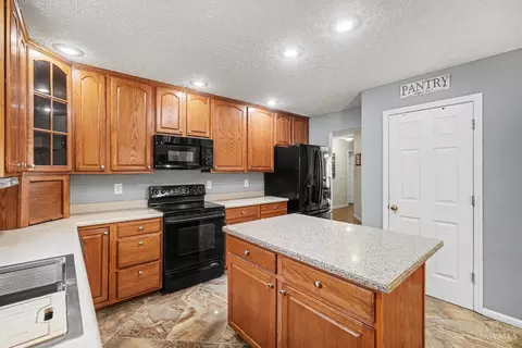 Kitchen - 4772 Stable Ct, Liberty Twp, OH 45011 photo 2 of 4