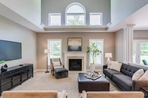 Living - 5038 Midfield Rd, Cincinnati, OH 45244 photo 4 of 6