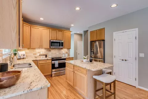 Kitchen - 5038 Midfield Rd, Cincinnati, OH 45244 photo 5 of 8