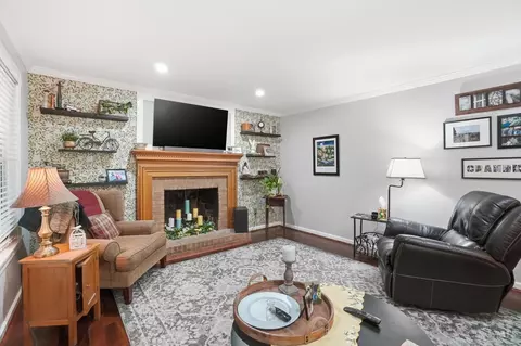 Living - 9045 Fields Dr, Mason, OH 45040 photo 2 of 4