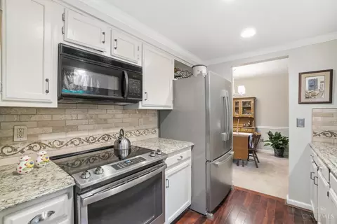 Kitchen - 9045 Fields Dr, Mason, OH 45040 photo 3 of 5