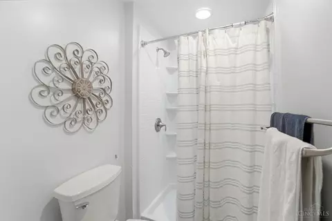 Bath - 9045 Fields Dr, Mason, OH 45040 photo 3 of 4