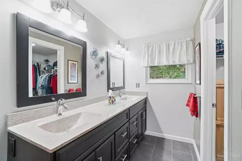 Bath - 9045 Fields Dr, Mason, OH 45040 photo 2 of 4