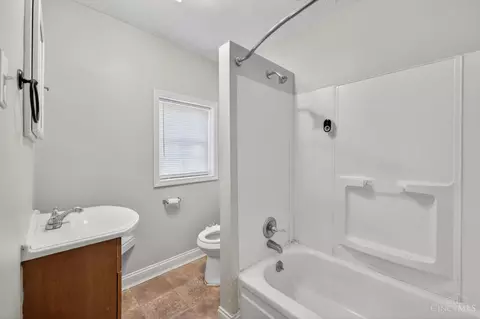 Bath - 3718 Standish Ave, Cincinnati, OH 45213 photo 1 of 1