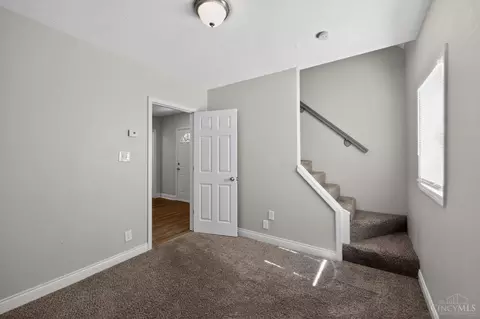Entry Way - 3718 Standish Ave, Cincinnati, OH 45213 photo 3 of 6