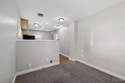 Entry Way - 3718 Standish Ave, Cincinnati, OH 45213 photo 2 of 6