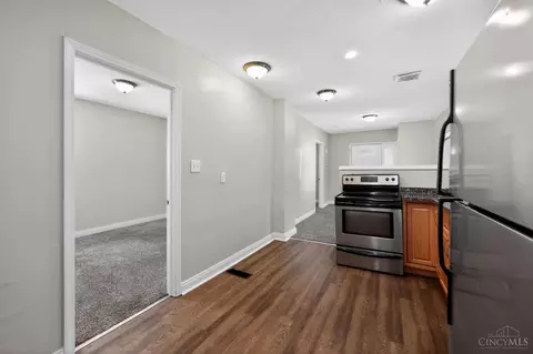 Entry Way - 3718 Standish Ave, Cincinnati, OH 45213 photo 4 of 6
