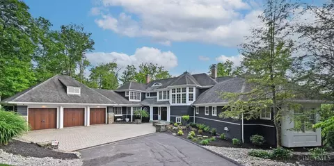 1300 Mistymeadow Ln, Cincinnati, OH 45230