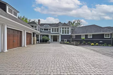 1300 Mistymeadow Ln, Cincinnati, OH 45230