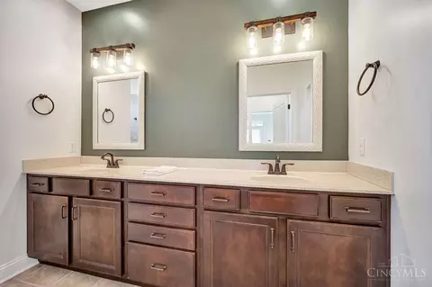 Bath - 8357 Park Pl, West Chester, OH 45069 photo 2 of 2