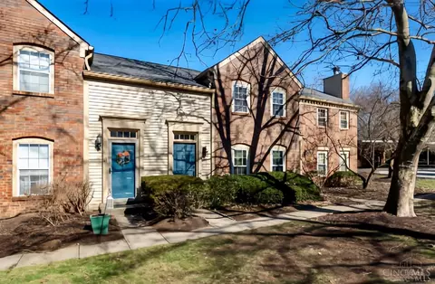 12 Woodsview Ln, Sharonville, OH 45241